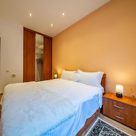 John Residence Apartment Brasov With Parking Option Exterior photo