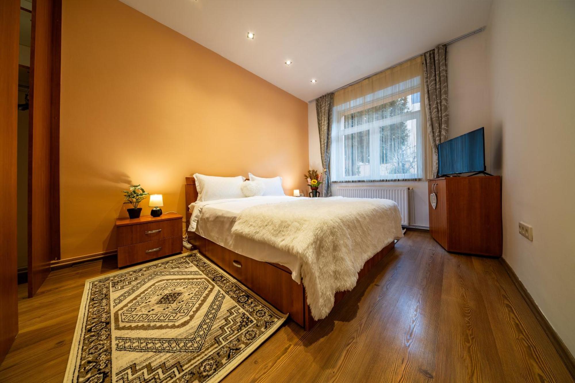 John Residence Apartment Brasov With Parking Option Exterior photo